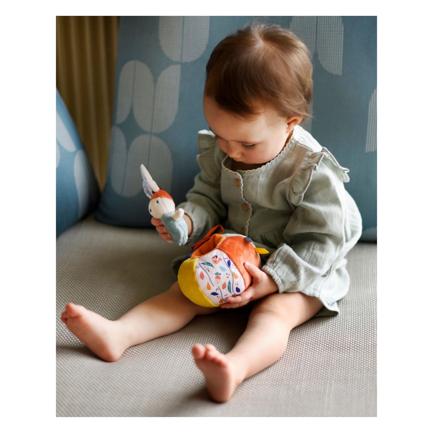 Balle d'activités Gabin lapin - Mini bouchon